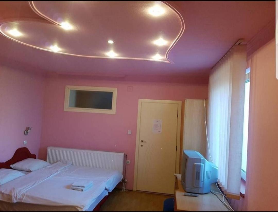 Viktorija Nova Hotel Kanjiža Екстериор снимка